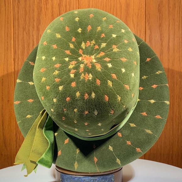 Vintage 1960s mod style velour women’s hat luxury